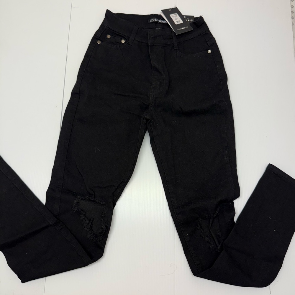 P80- Fashion Nova Black Ripped Skinny Jeans